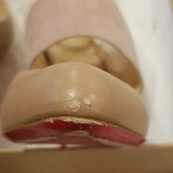 Christian Louboutin - Picture 7 of 12